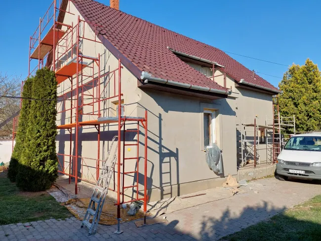 Régi homlokzat drvit hálózása majd színezése
